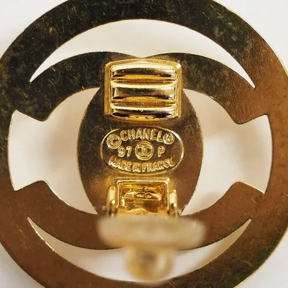 CHANEL Authentic Gold Earrings - Picture 4 of 6